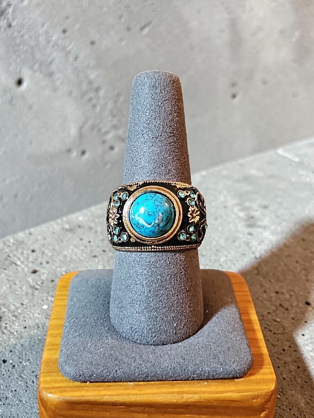 Nwt  Sassified Boutique Turquoise Colored Stone Accent Statement Ring - Blue